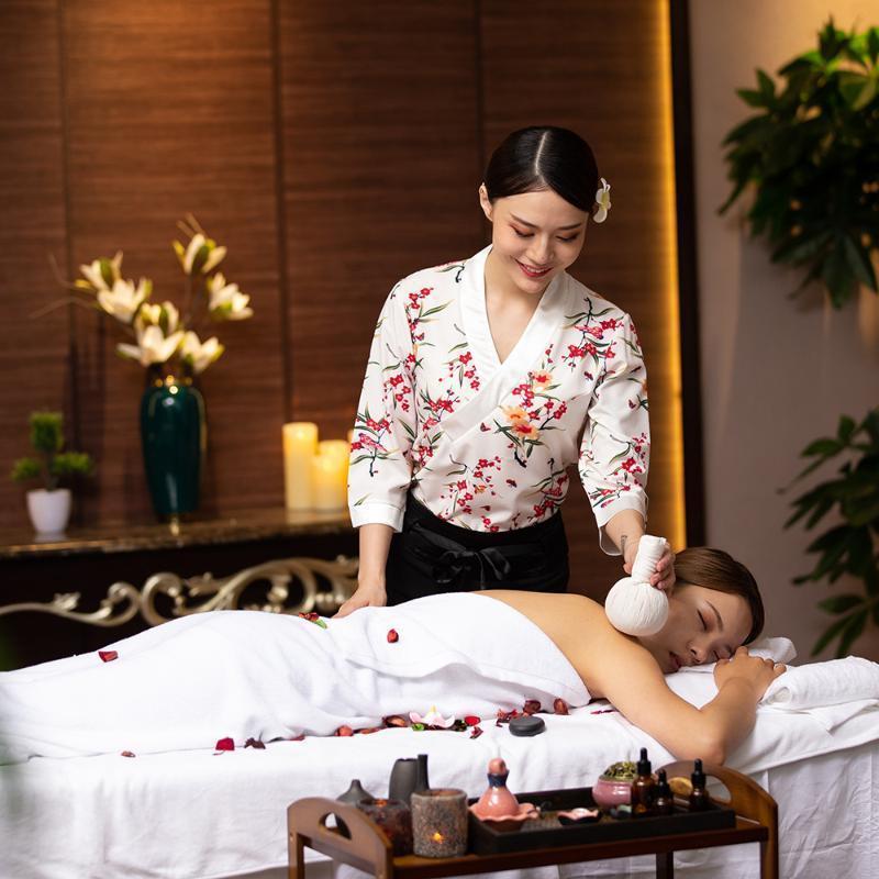 Pattern Top Slim Fit Technicia - đánh giá và giá Spa And Wellness Center